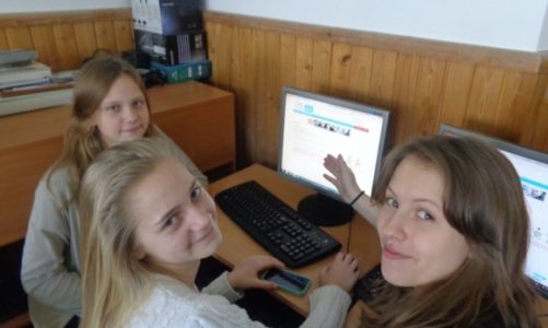 Gimnazjaliści uczą się przedsiębiorczości.