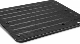 Jak uporać się z przegrzewającym laptopem? LIFESTYLE, IT i technologie - Do Polski dotarła właśnie wiosna, a co za tym idzie temperatury poszły w górę. Niestety, w przeciwieństwie do ludzi laptopom gorąco nie sprzyja. Warto więc wesprzeć niedoskonałe chłodzenie komputerów przenośnych podstawką chłodzącą, taką jak chociażby ZM-NC3 od Zalmana.