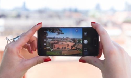 W smartfonowym starciu płci prym wiodą… kobiety!