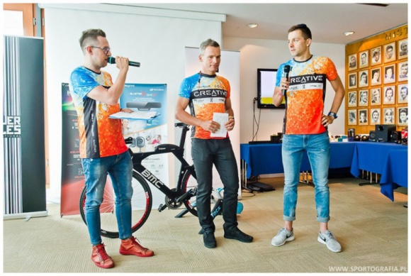 Creative prezentuje nowe słuchawki douszne klasy audiofilskiej LIFESTYLE, IT i technologie - W dniu 24 kwietnia 2018 odbyła się nietypowa konferencja prasowa marki Creative, przeprowadzona w Centrum Olimpijskim w Warszawie z udziałem Mistrza Polski w Ironman 70.3 Łukasza Kalaszczyńskiego