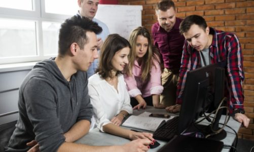 Nie daj się wymienić na robota! – nowa kampania szkoły programowania Codecool